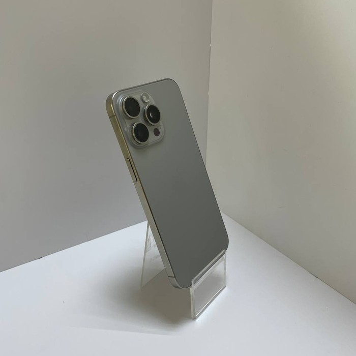 Смартфон Apple iPhone 15 Pro Max 8/256 Серебристый
