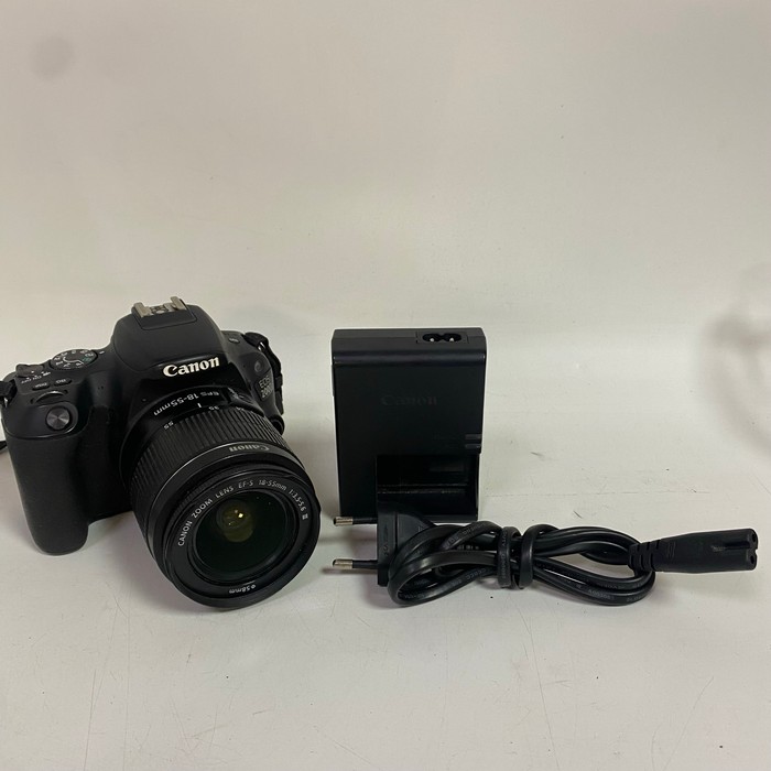 Зеркальный фотоаппарат Canon EOS 200D 6113-019154