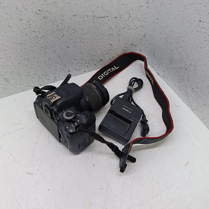 Зеркальный фотоаппарат Canon DS-126371 6131-014438