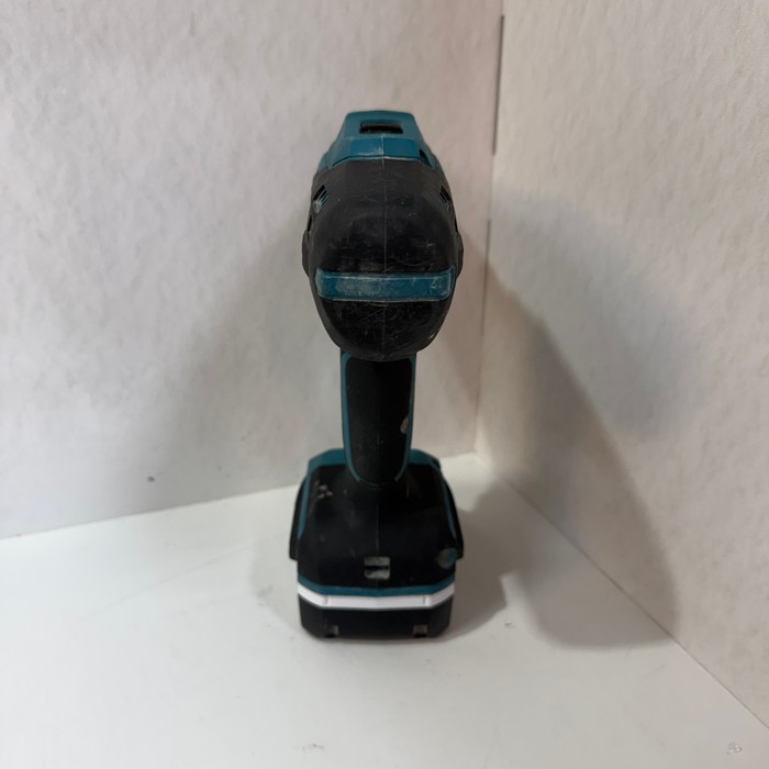 Шуруповерт Makita DF488D