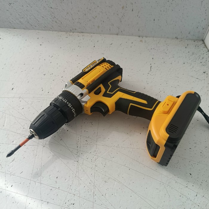 Набор инструментов (большой) DeWalt с Шуруповертом