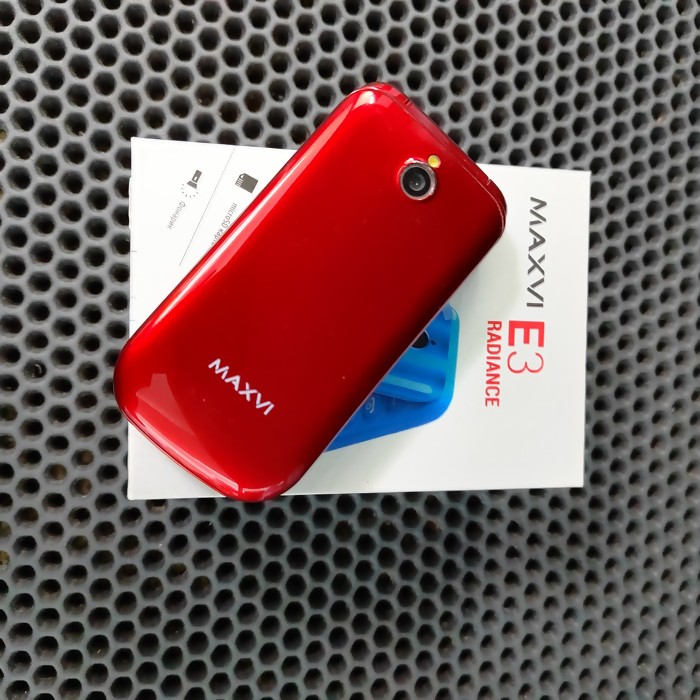 Кнопочный телефон Maxvi E3